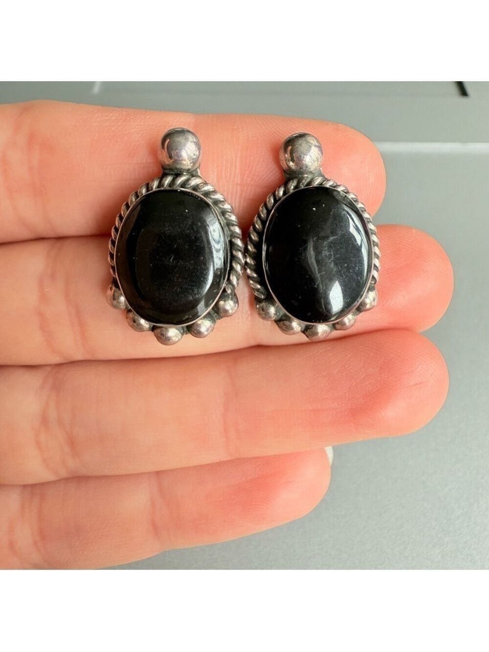 Mexico Black Onyx Sterling Silver Cable and Beads Design Stud Earrings - Picture 5 of 6